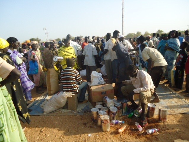 2011-05-11 IDP relief food distribution