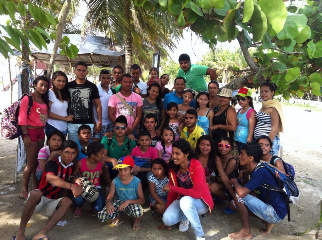 A special goodbye with the youth and leaders that participated in the Bible classes Julio taught in El Hato