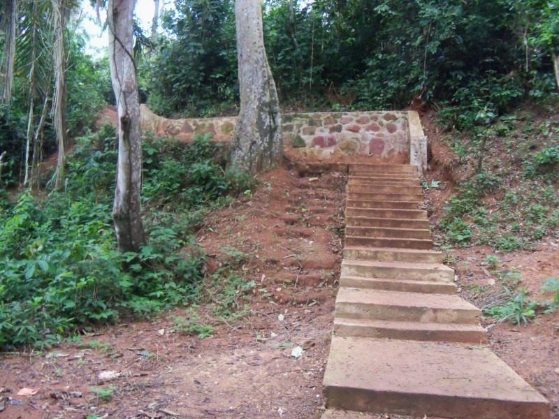 Stairs and retaining wall to the Mai Ya Poto spring